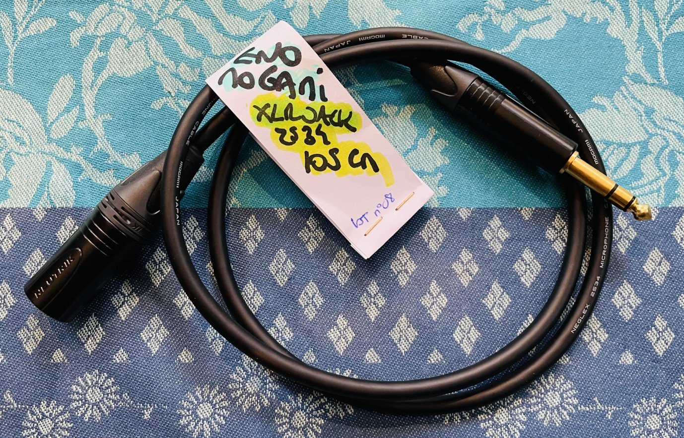 Câble Eno Mogani Câble micro Eno Mogami 2534, XLR Mâle / jack stéréo gold neutrik, 105 cm, Japan, (lot n°8)