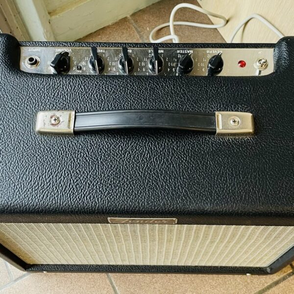 Alternative view of Ampli lampes Fender Blues Junior n°B413944 (Mexico)