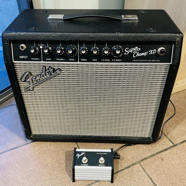 Ampli guitare lampes Fender Super Champs XD n°CKWH09000752, footswitch Fender