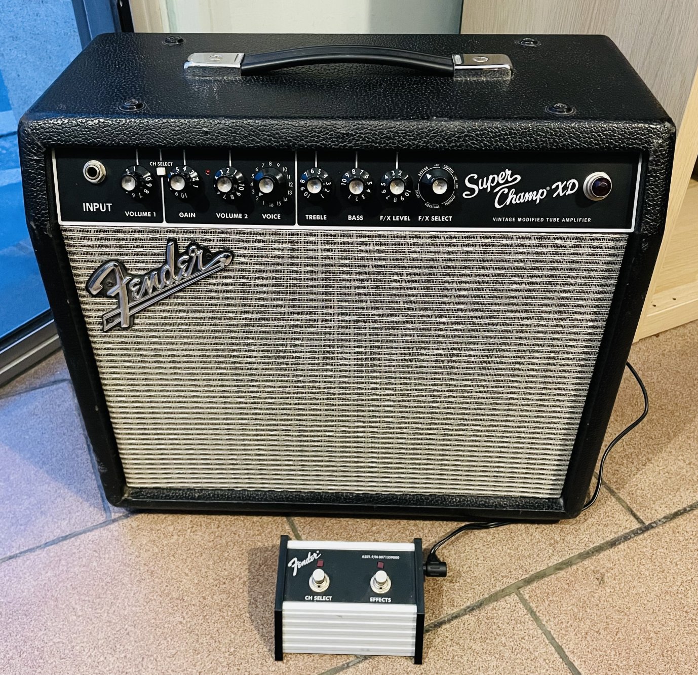 Ampli guitare lampes Fender Super Champs XD n°CKWH09000752, footswitch Fender