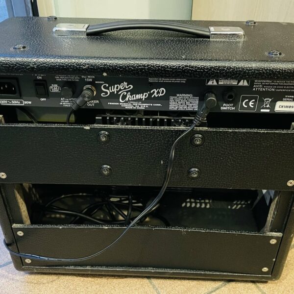 Alternative view of Ampli guitare lampes Fender Super Champs XD n°CKWH09000752, footswitch Fender