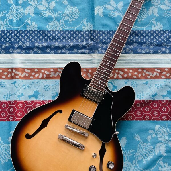 Guitare électrique Gibson ES-335 Satin Vintage Burst n°206440191, modèle ES3350005VNH1 (2024, USA), étui Gibson, accessoires