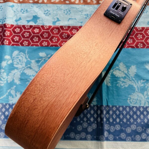 Alternative view of Basse électro-acoustique Goldtone droitier M-Bass, housse d'origine, sangle