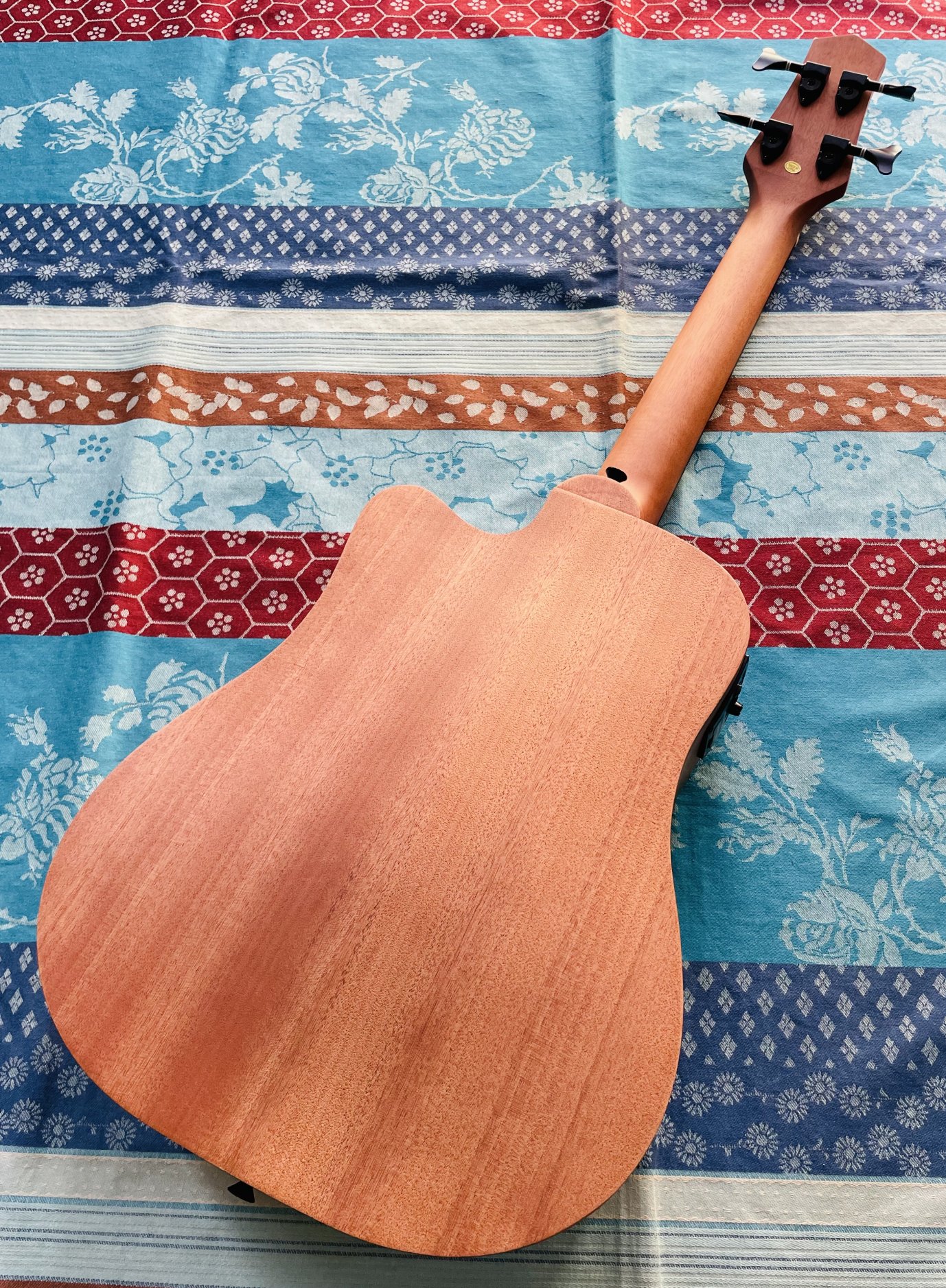 Basse électro-acoustique Goldtone droitier M-Bass, housse d'origine, sangle – Image 3