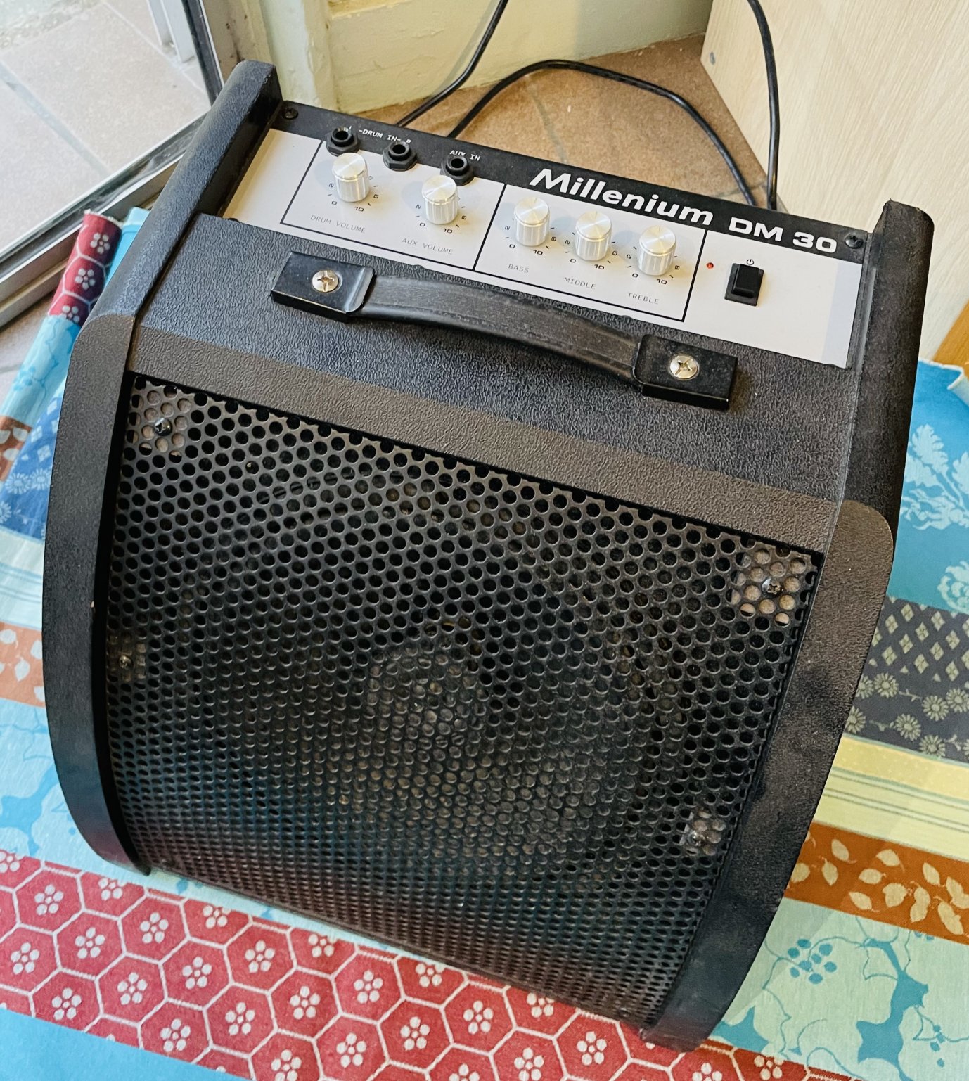 Ampli clavier batterie électronique Millenium Drum Monitor DM30 n°137566, alim, 30W