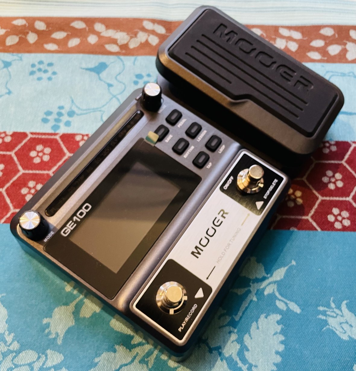 Pédalier Multieffets Mooer GE-100 n°2040831, boite d’origine, alim, notice