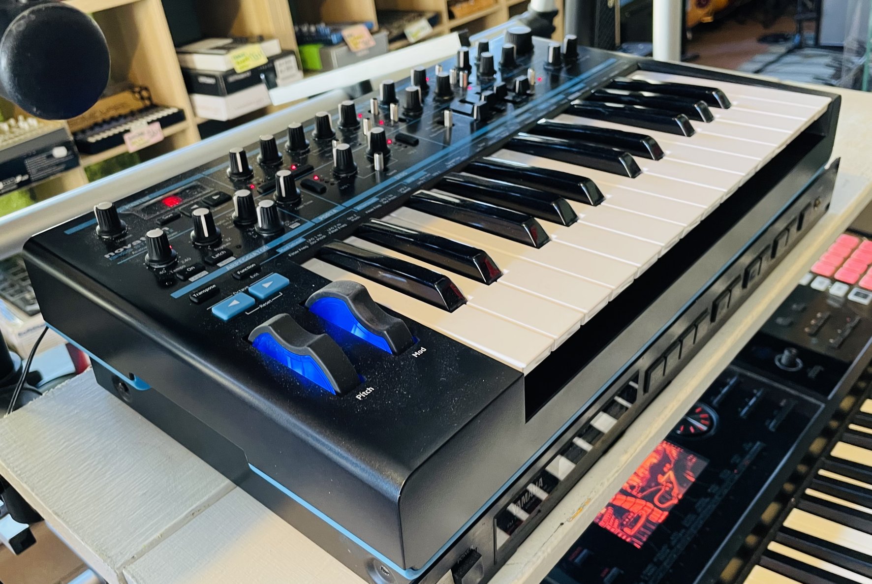 Synthé analogique mono Novation Bass Station II n°DB9437044258, alim – Image 2