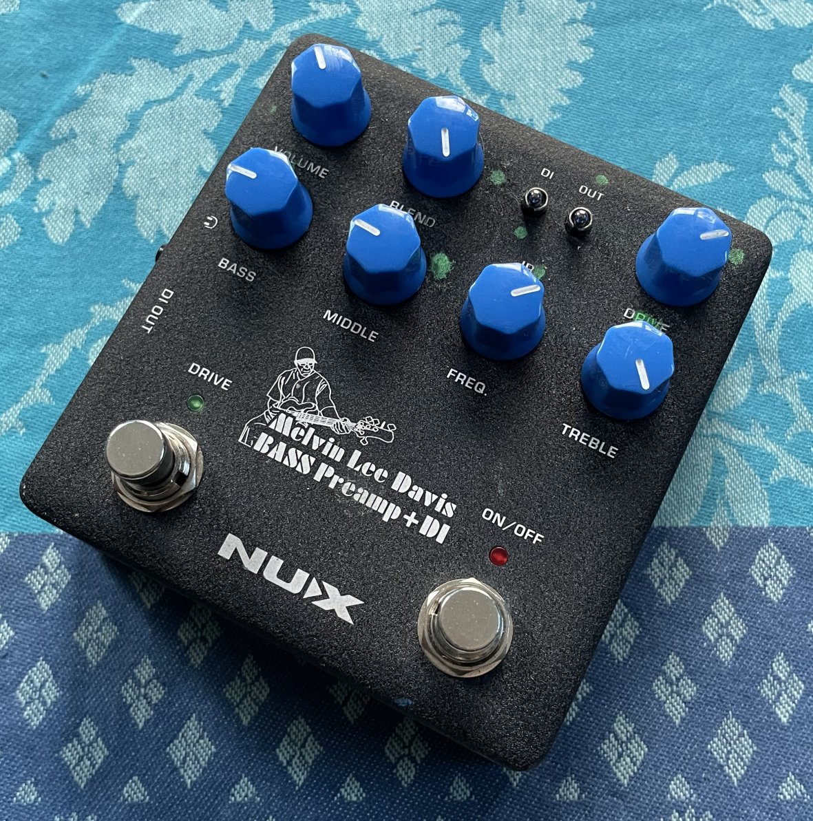 Pédale Nux Melvin Lee Davis bass preamp DI, alim Stagg, notice