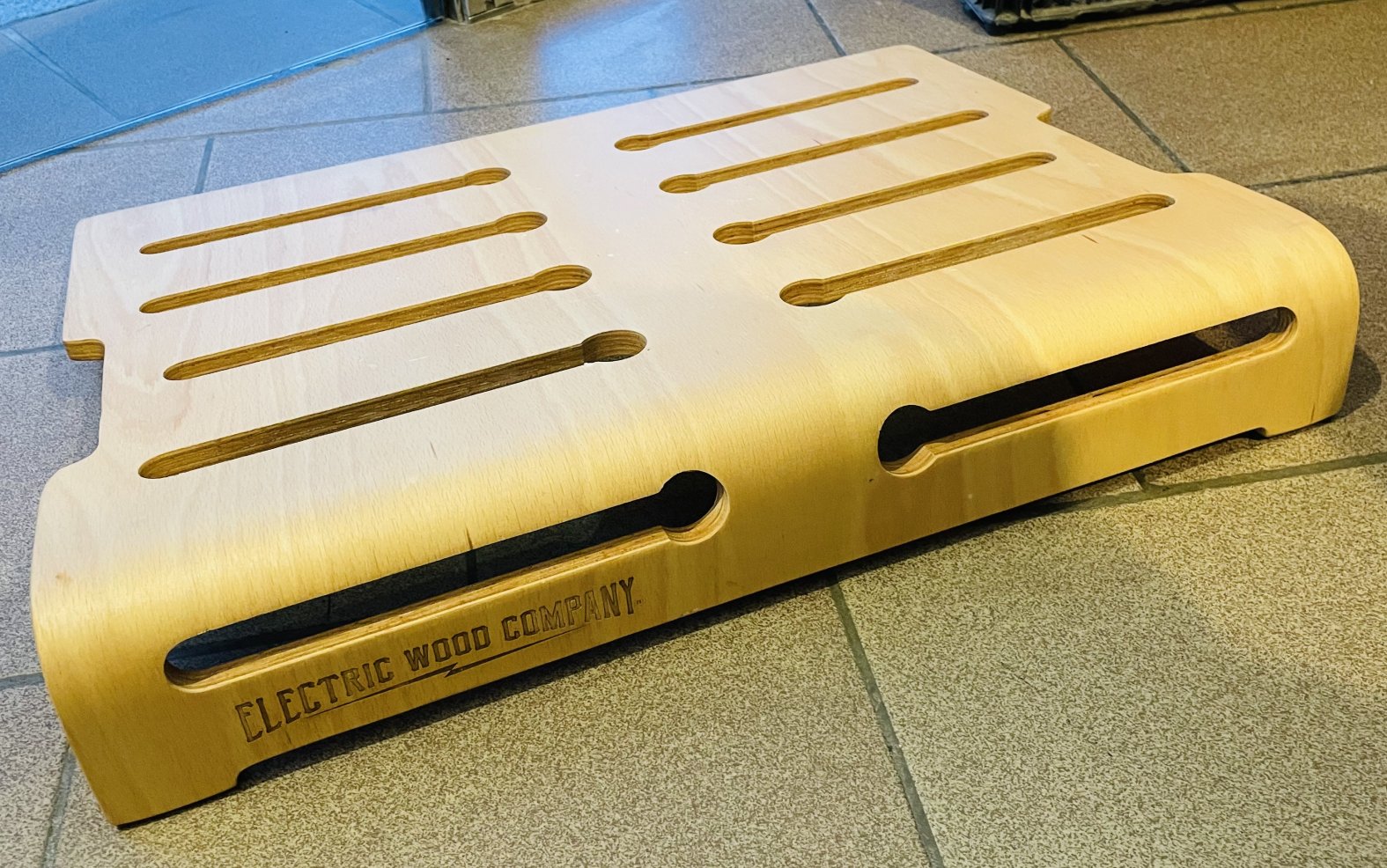 Pedalboard Electric Wood Compagny EWC10 (France), housse d’origine, scratch