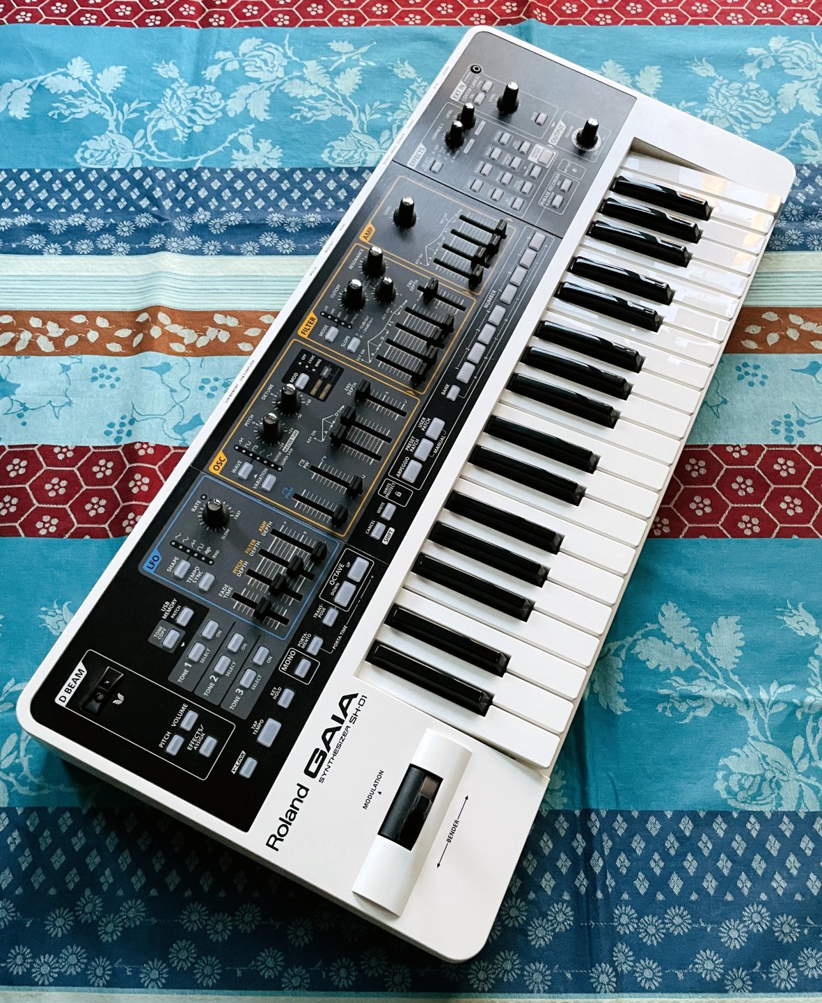 Synthétiseur Roland GAIA SH-01 n°A5C7000 (2014), alim