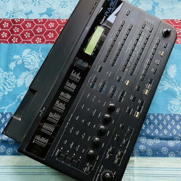 Arrangeur Roland RA-90 Realtime Arranger n°AE42487 (1991, Italy)