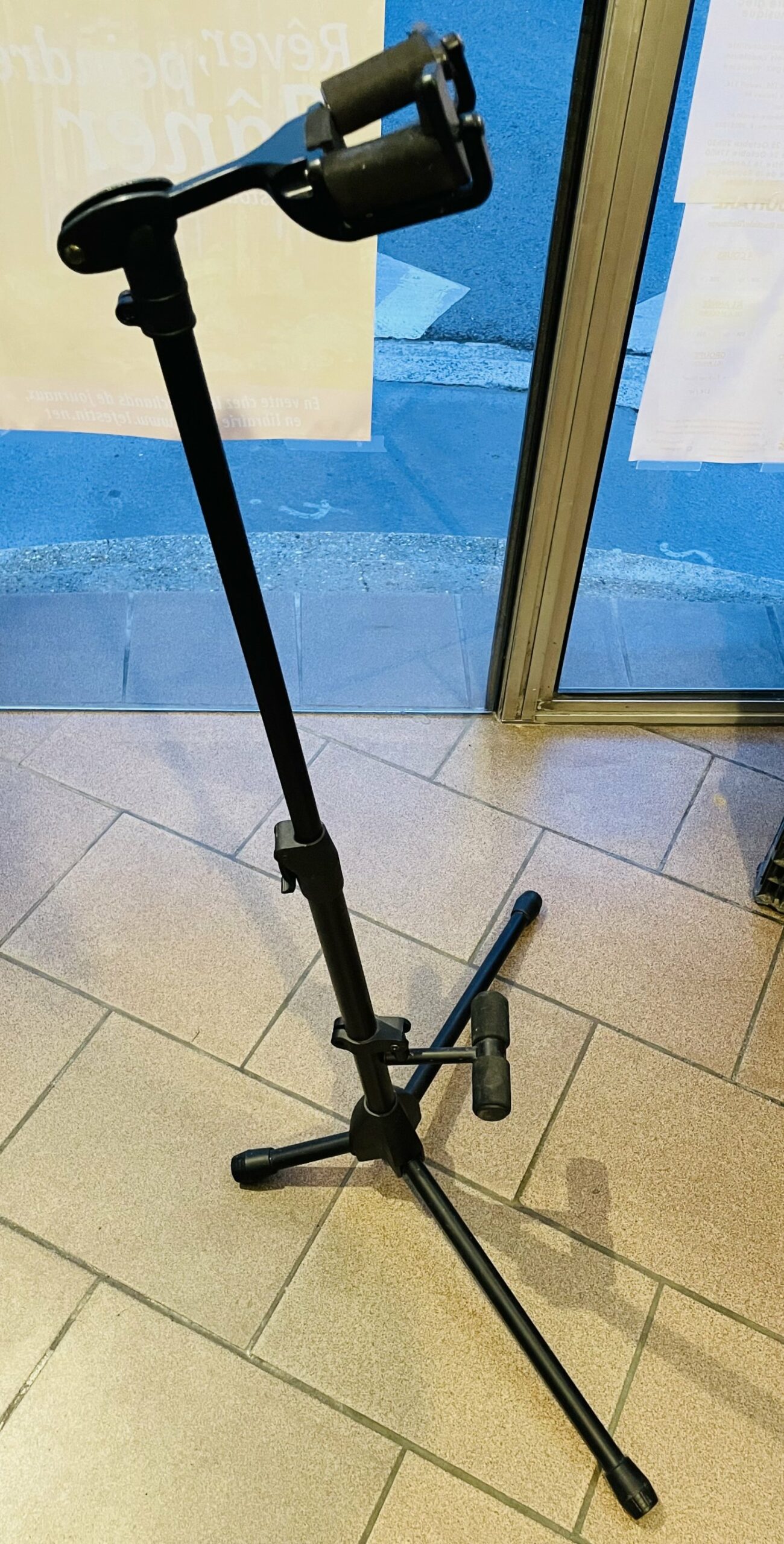 Support de guitare électrique et acoustique Shiver n°1