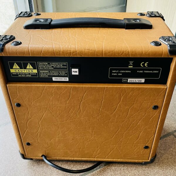 Alternative view of Ampli acoustique Stagg 10AA n°1308L000240530 (2013)