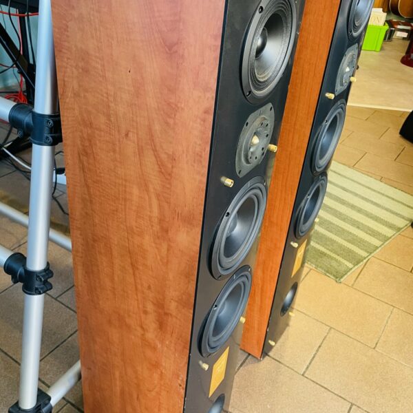 Alternative view of Pack paire d’enceintes Triangle Khaly n°06KHY-0275/0183 avec câbles hifi (France) + ampli NAD C352 n°H63C35230630, alim