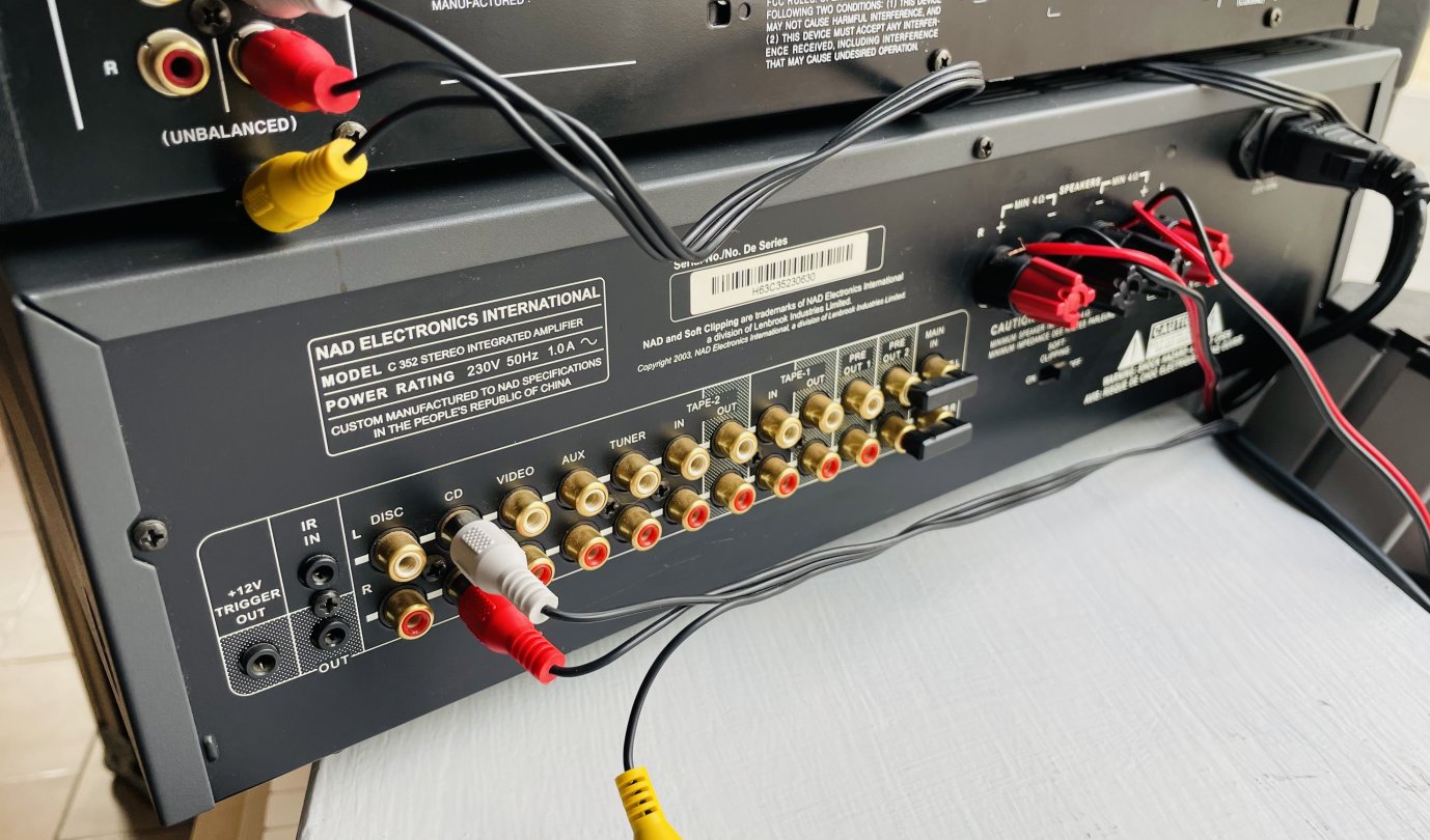 Pack paire d’enceintes Triangle Khaly n°06KHY-0275/0183 avec câbles hifi (France) + ampli NAD C352 n°H63C35230630, alim – Image 5