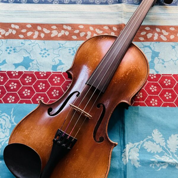 Violon ancien Français Mirecourt 4/4 359 mm restauré par le luthier Simon Bour en 2024, étui, sans archet (1930, France), support violon