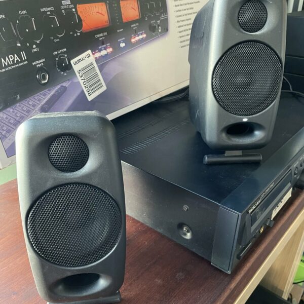 Paire d’enceintes actives hifi wifi IK Multimédia iLoud Micro monitor n°22113351-22113383, câbles