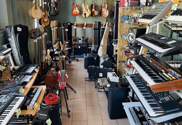 Le magasin AU SON VERT est dans le Top 3 des meilleurs magasins de musique à Bordeaux (article du site ProducteurPro)