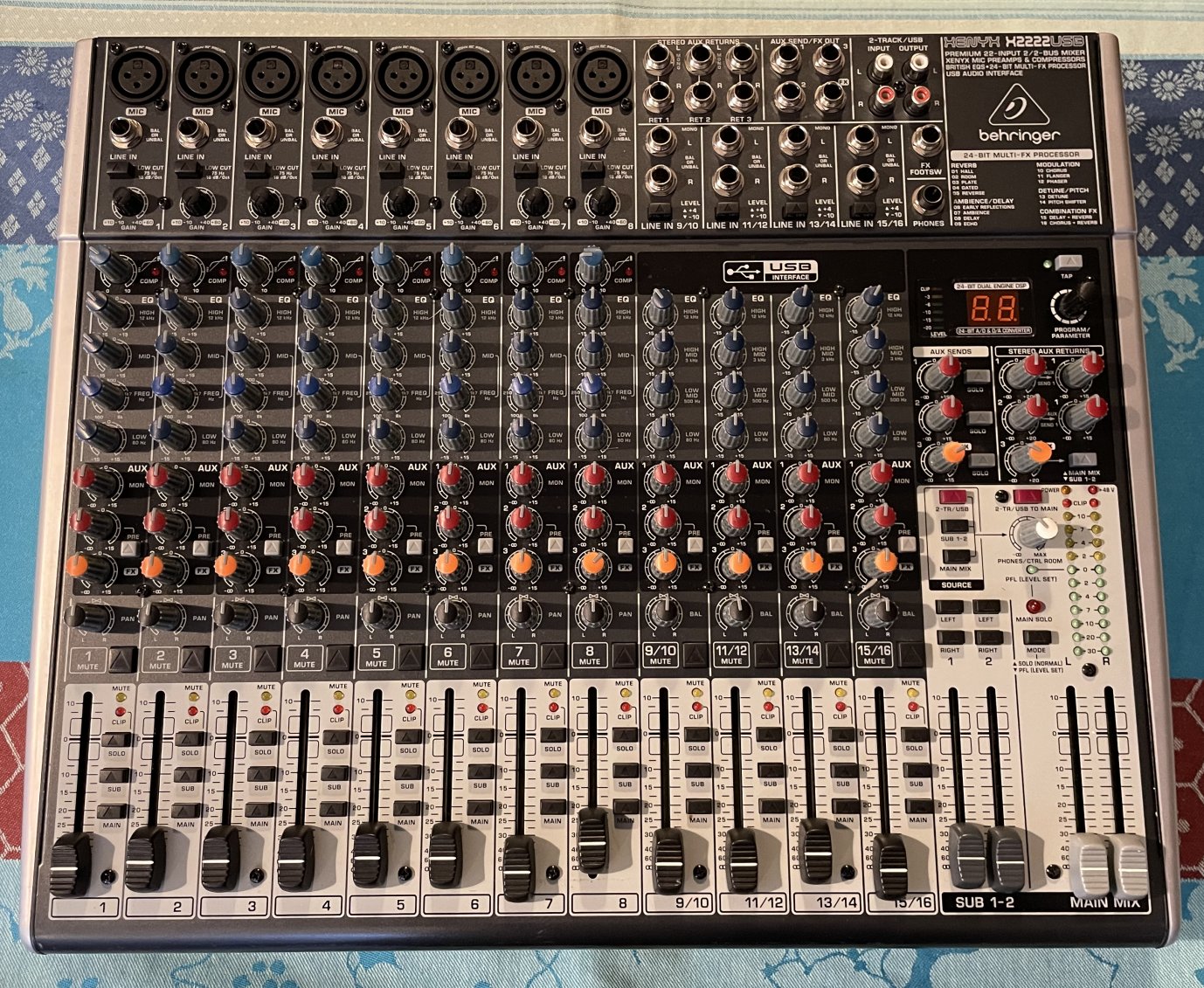 Table de mixage analogique Behringer Xenyx X2222 USB n°22120076AOL, carton, alim