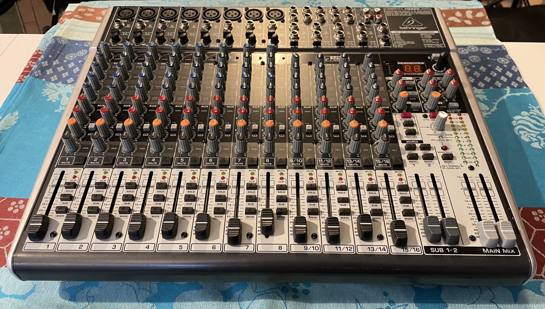 Table de mixage analogique Behringer Xenyx X2222 USB n°22120076AOL, carton, alim – Image 2