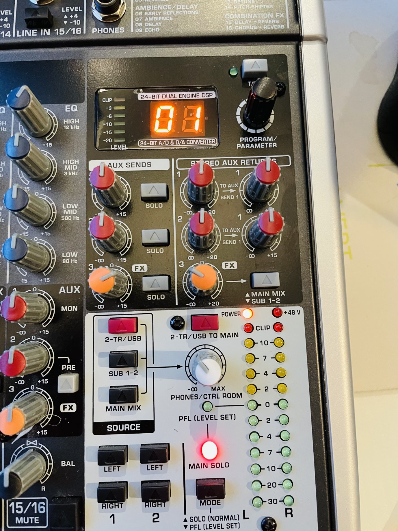 Table de mixage analogique Behringer Xenyx X2222 USB n°22120076AOL, carton, alim – Image 4