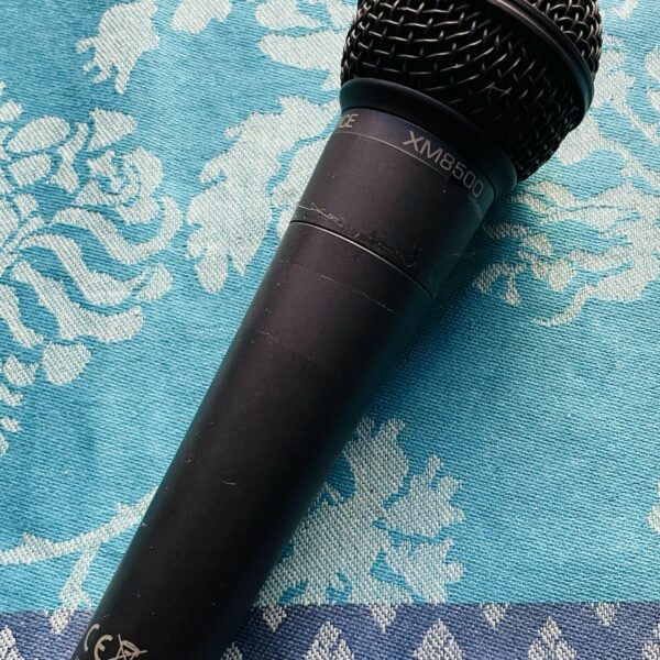 Micro dynamique Behringer XM8500, étui d’origine