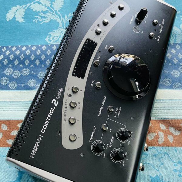 Alternative view of Contrôleur d’enceinte de studio interface audio usb Behringer Xenyx Control 2 USB n°S200600179BP0