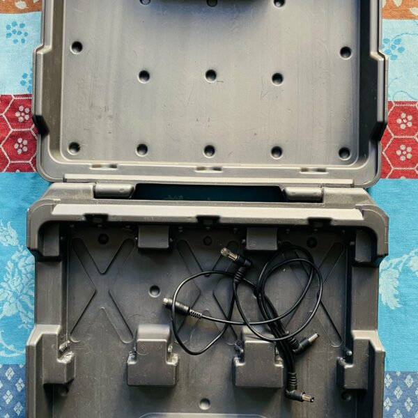 Alternative view of Valise pedalboard Boss BCB30 n°FSF1897, guirlande