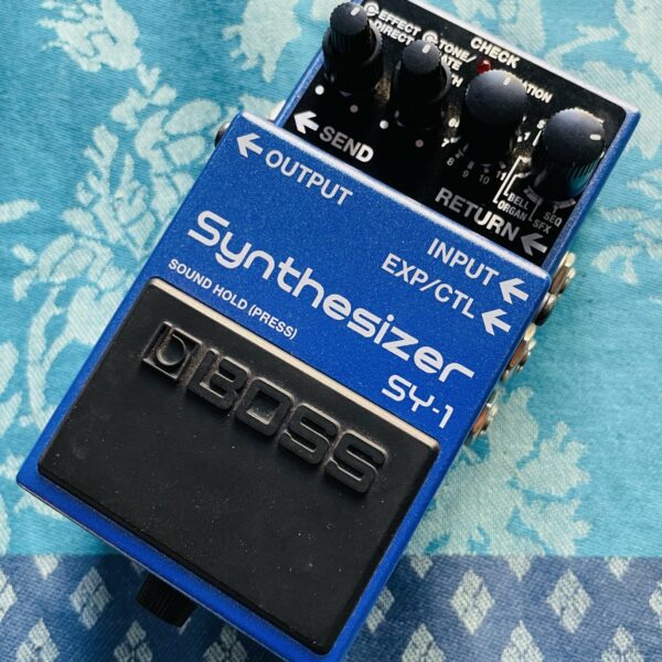 Pédale Boss Synthetizer SY-1 n°EP36907, boite d’origine