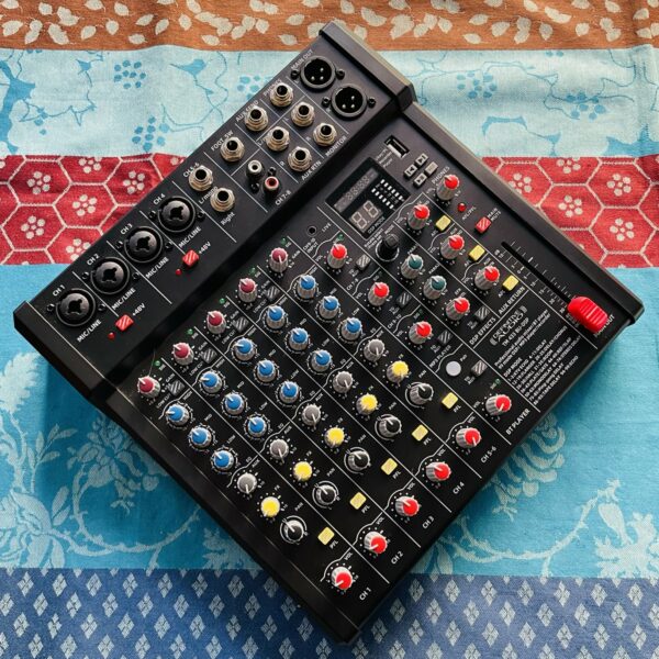 Table de mixage 10 canaux Definite Audio TM433 BU-DSP n°2308000164, carton d’origine, alim