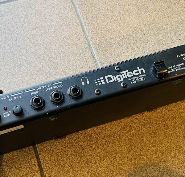 Alternative view of Promo Multieffets Digitech RP21D n°RP21EV000002 (USA, Utah), sans alim PS0940 !