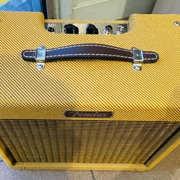Alternative view of Ampli guitare Fender Pro Junior IV Tweed n°B929227, carton d’origine, housse Fender ajoutée (facture neuf mai 2025)