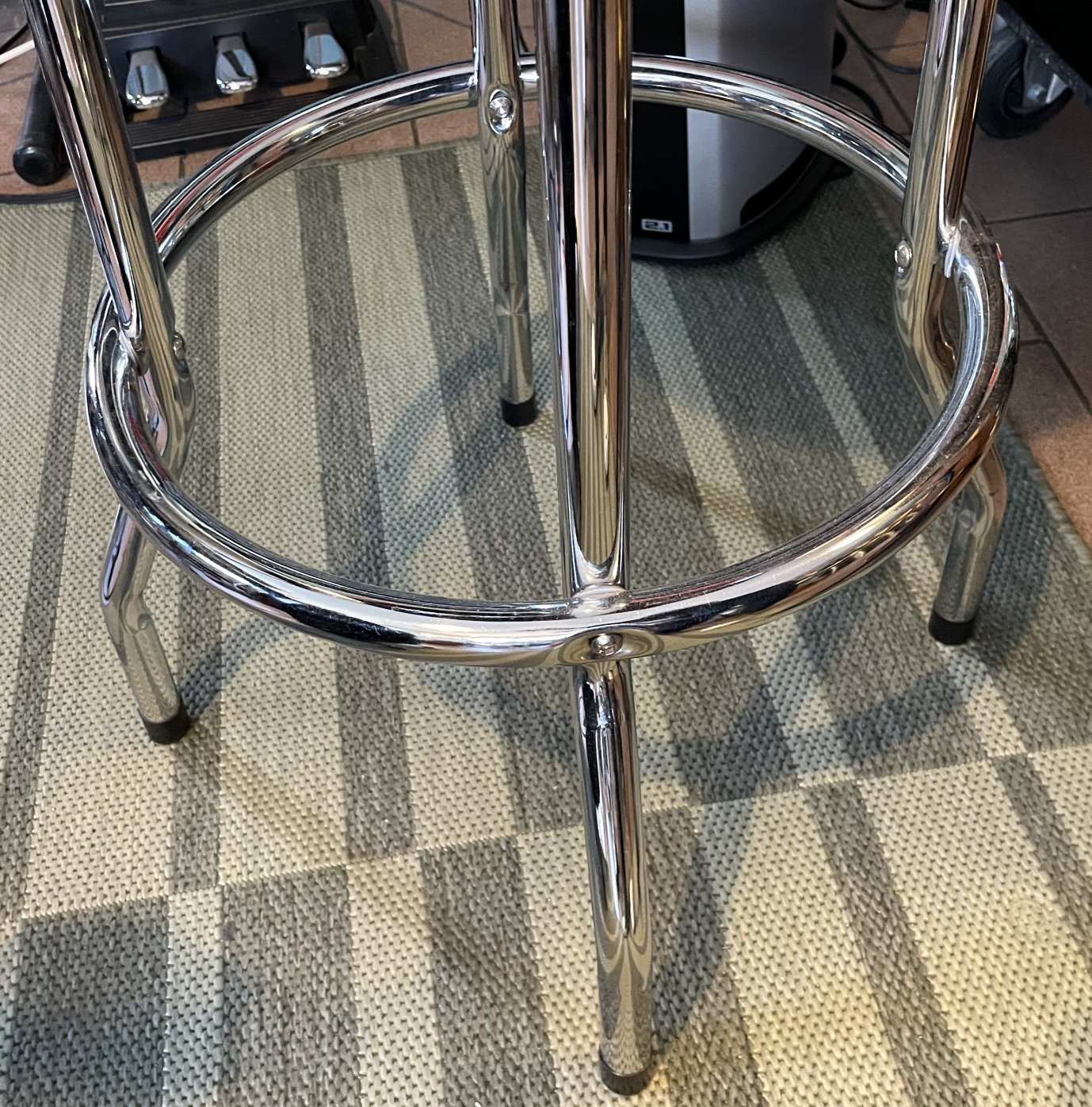 Très beau tabouret Fender Red Sparkle Logo – Image 4