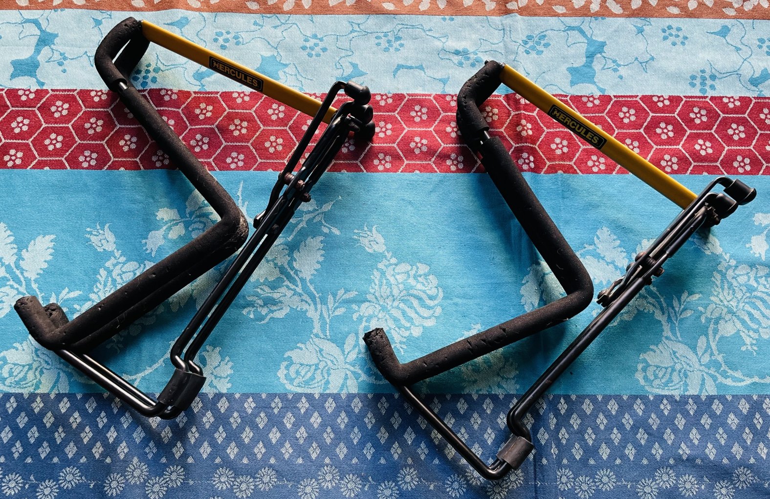 2 Supports guitares Hercules GS301B n°1 / 2