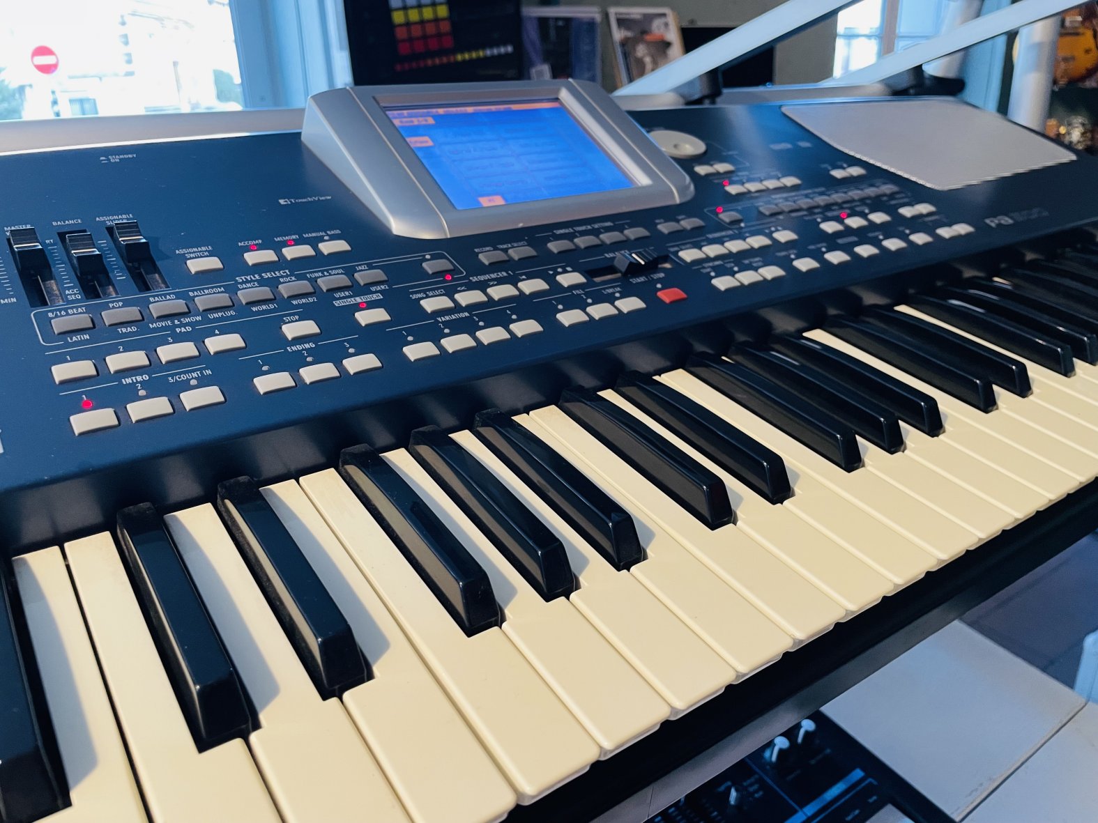 Clavier arrangeur Korg PA-500 n°025401, porte partition, notice, alim d’origine – Image 2