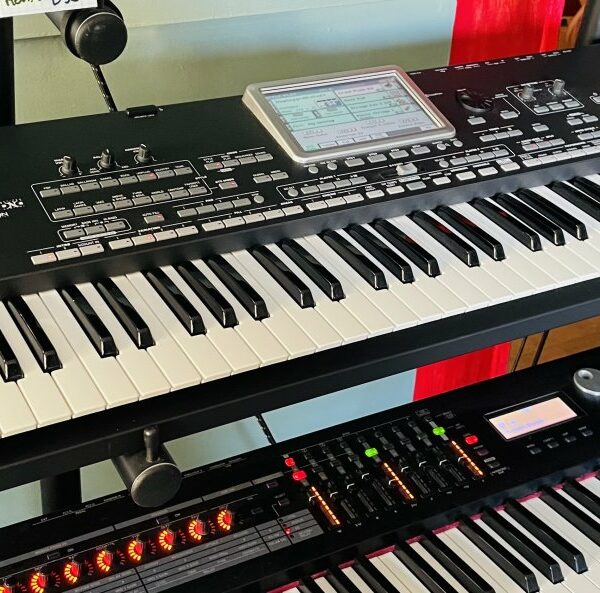 Clavier Korg Pa3XLE n°9001720 (Italy), housse Thomann, notice papier, dvd