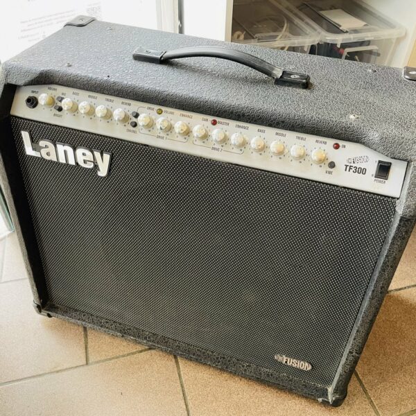 Promo ampli guitare hybride lampe transistor Laney TF300 n°ET1794, The Tube Fusion, 120W, boutons à nettoyer!