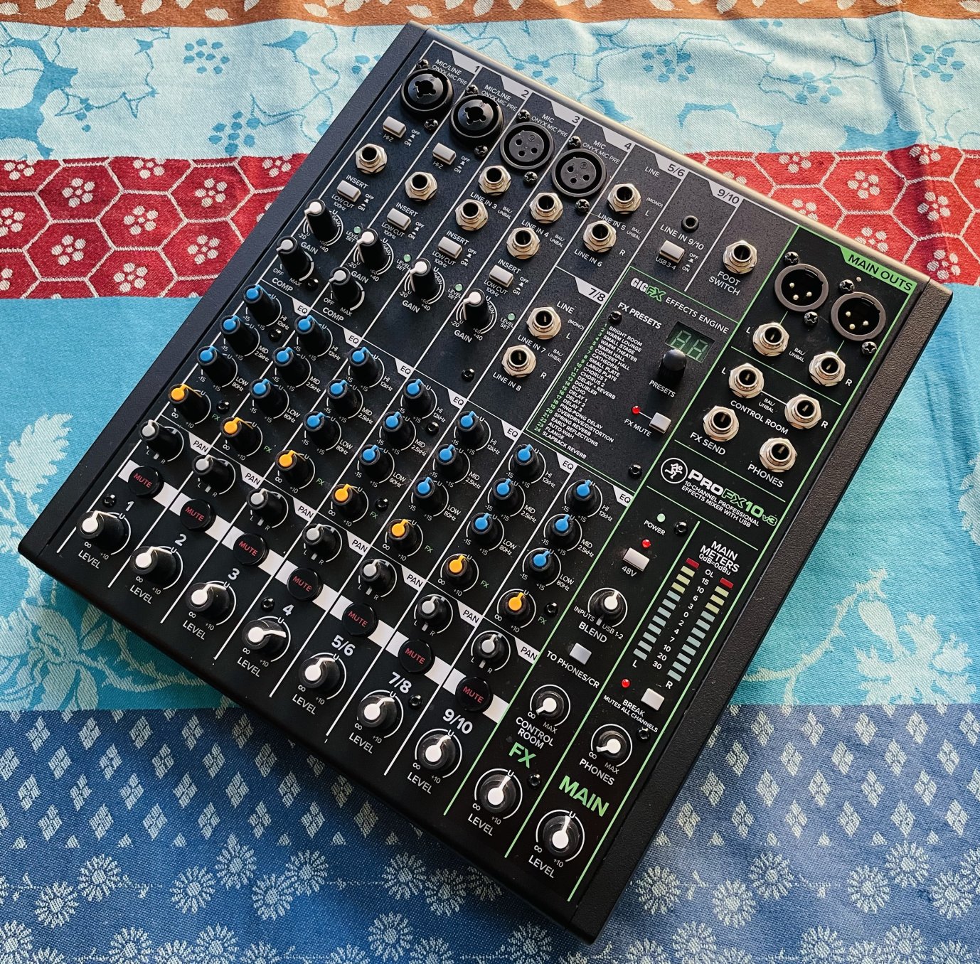 Table de mixage 10 canaux Mackie Pro FX10 n°2051373BRNS1135, boite d’origine, notice