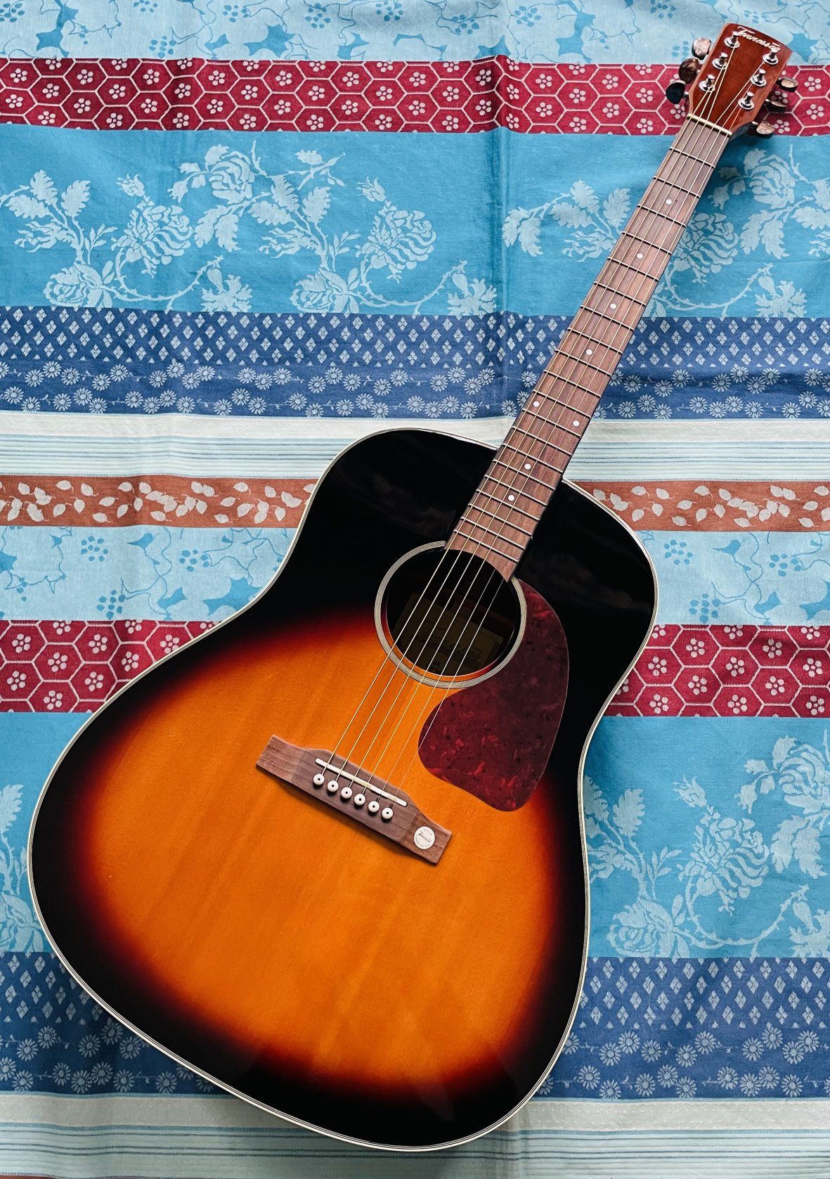 Guitare acoustique Tennessee J-45 (Gewa), méthode, accordeur, housse Turtle bag, réglée luthier Manteau (10.12.25)