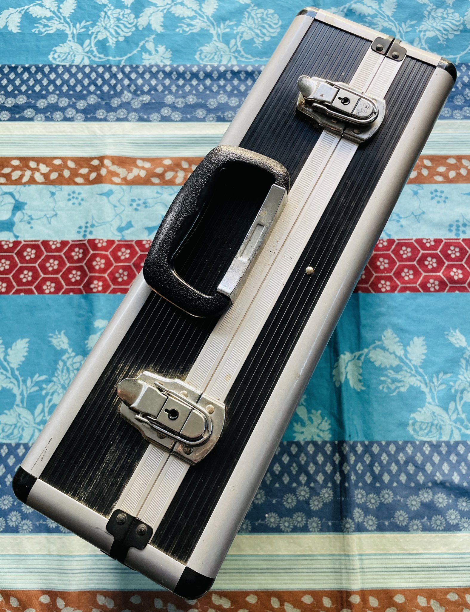 Valise rangement de câbles micros accessoires divers