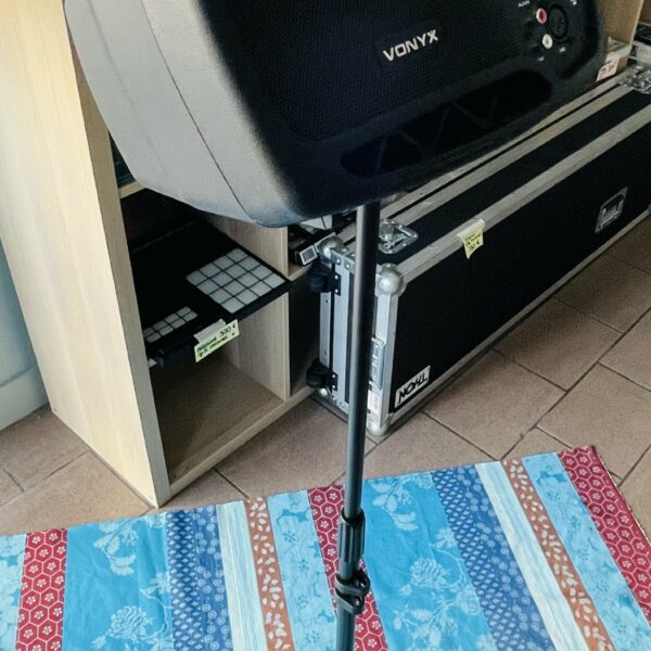 Enceinte amplifiée Vonyx V205B n°170295-17994-0357, pied, cable alim