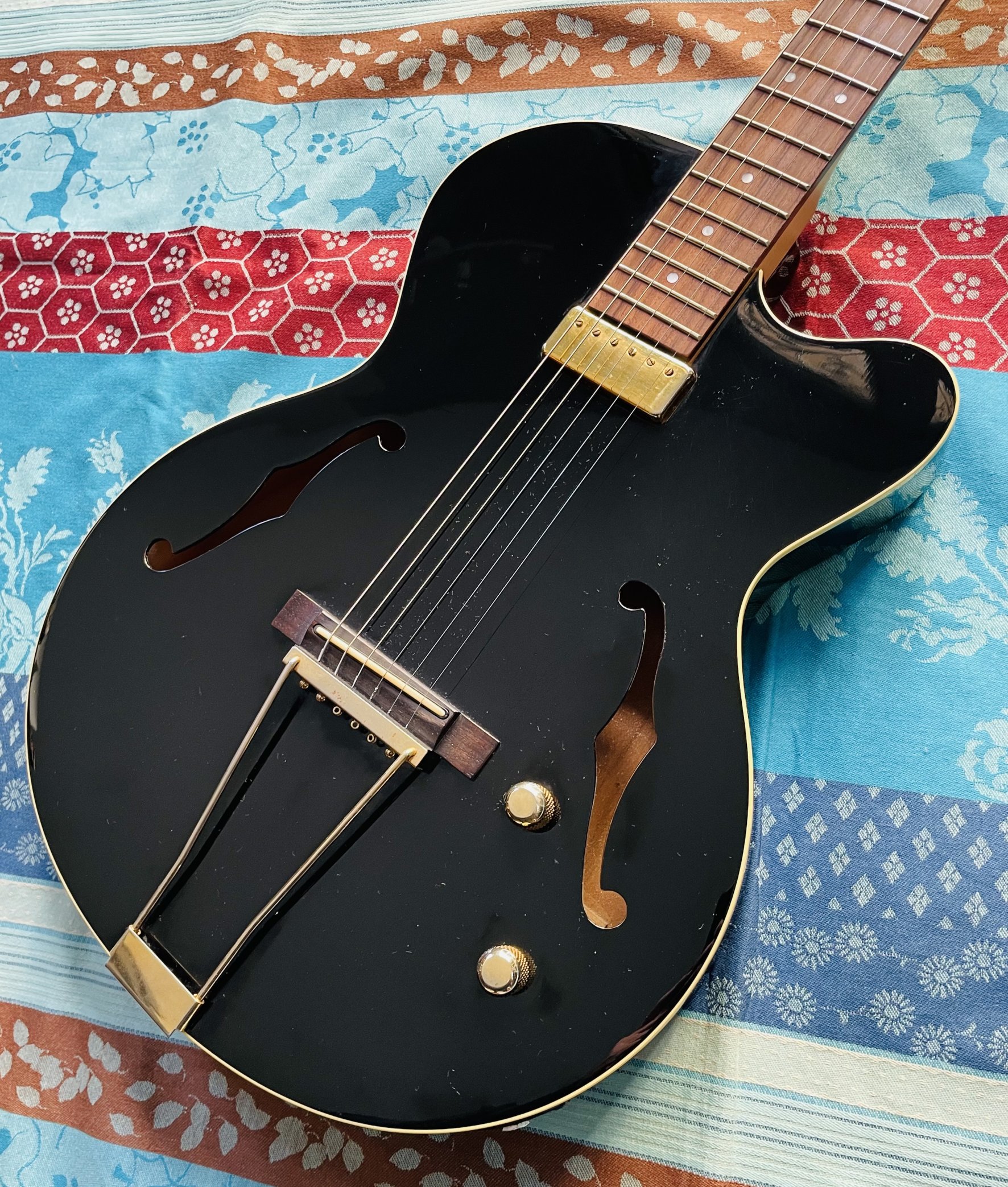 Guitare électro-acoustique humbucker piezo Yamaha AEX500 n°IL14006, étui Yamaha, mécaniques Kluson, mécaniques d’origine dorées (boite) – Image 3