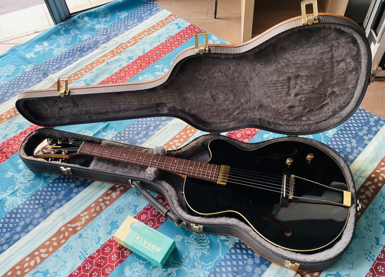 Guitare électro-acoustique humbucker piezo Yamaha AEX500 n°IL14006, étui Yamaha, mécaniques Kluson, mécaniques d’origine dorées (boite) – Image 10