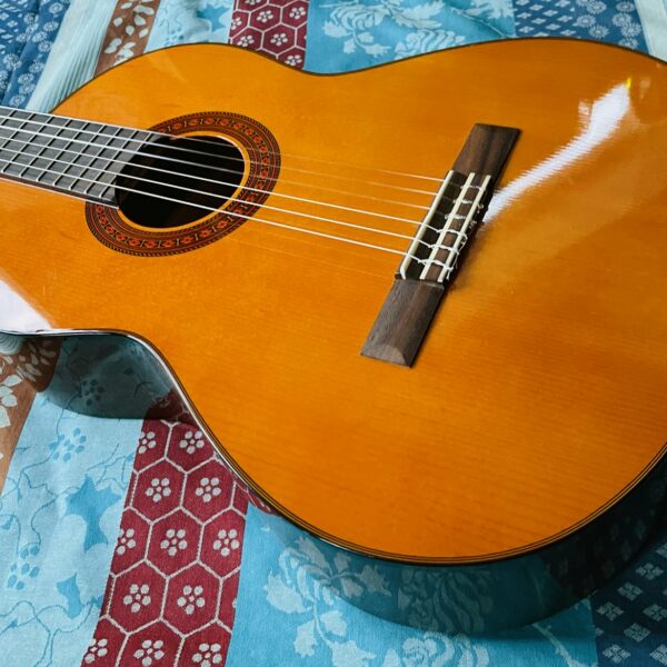 Alternative view of Guitare classique Yamaha C70 n°ONI215269, housse Guitar Shop, accordeur Cherub, cordes neuves Savarez new crystal classic