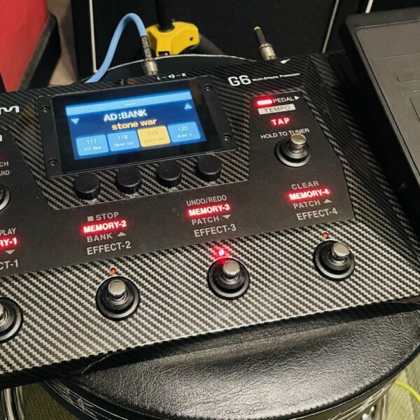 Alternative view of Multieffets Zoom G6 n°C62012401, boite d’origine, notice, alim