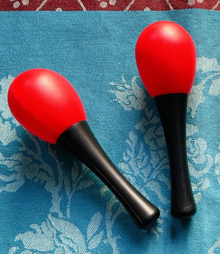 4 mini maracas plastique rouge