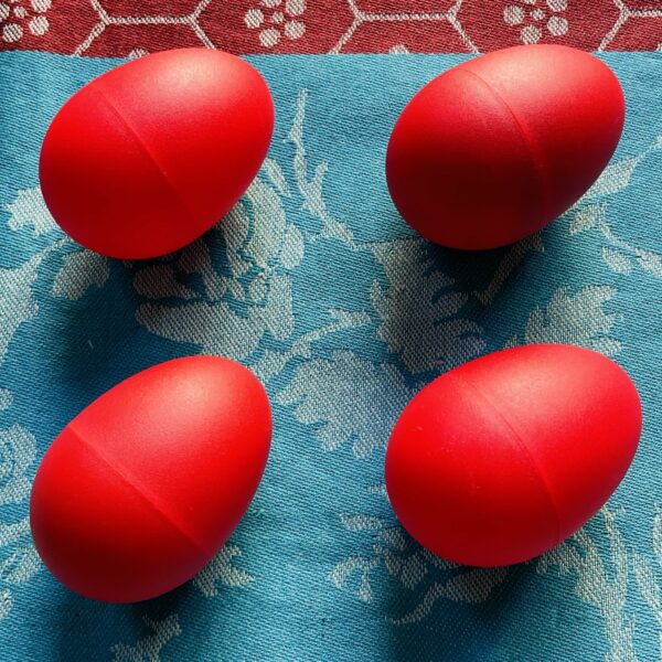 Alternative view of 4 œufs shaker rouge