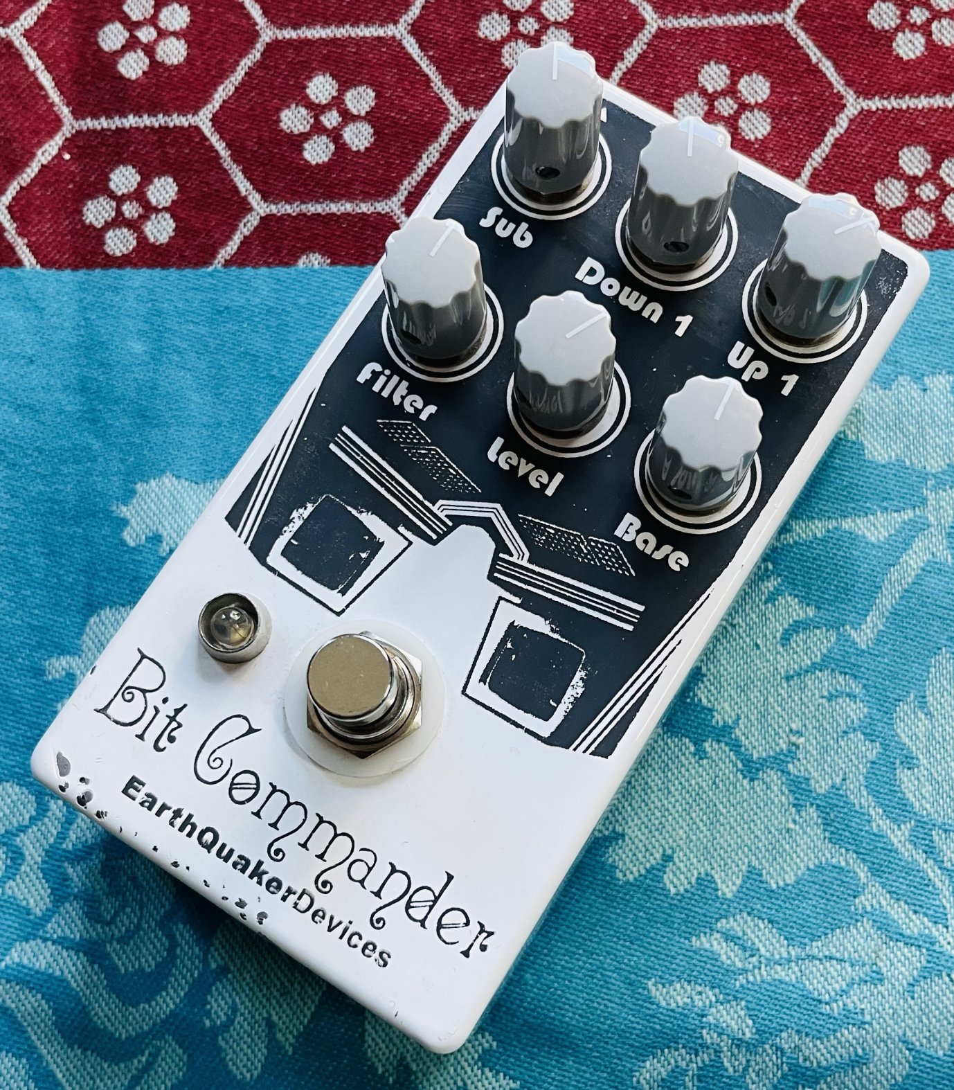Pédale synthé fuzz octaveur Earthquake Devices Bit Commander n°521 (USA)