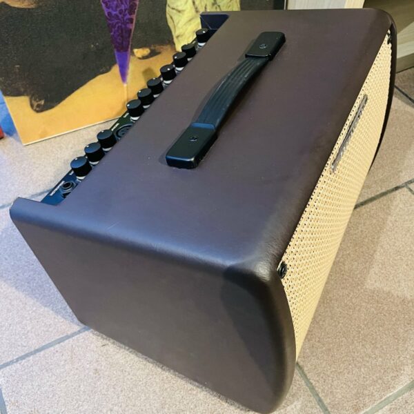 Alternative view of Ampli acoustique guitare chant Ibanez Troubadour T30II n°BN01V17050244, alim