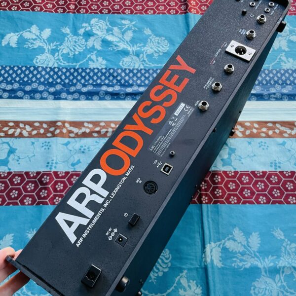 Alternative view of Synthé analogique réédition Korg Arp Odyssey slim keys 37 n°003637 (China), valise Arp, câbles et notices d’origine